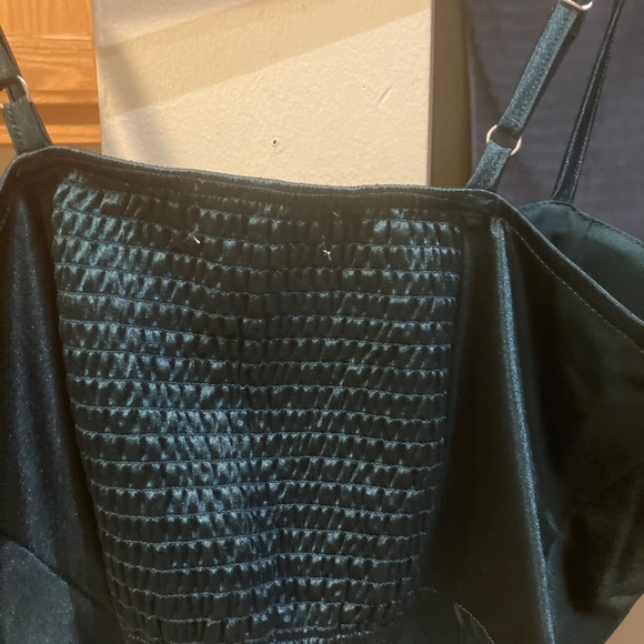 Woman’s 3 Piece Winter Green Satin Set Lg - Picture 11 of 14